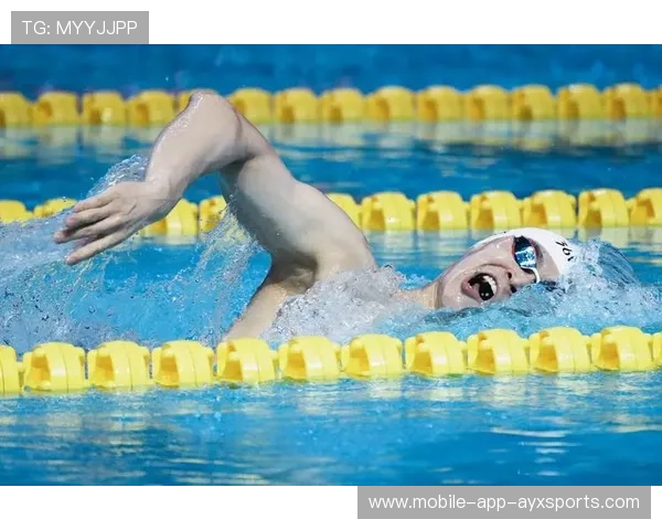 游泳自由泳爆发力惊人，被称“水中火箭”