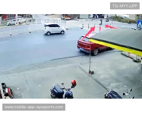 车队队友撞车，内部矛盾升级