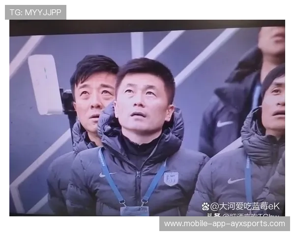 大连英博王禹前场抢断反击：速度与信任在草地与商场的双线奔袭